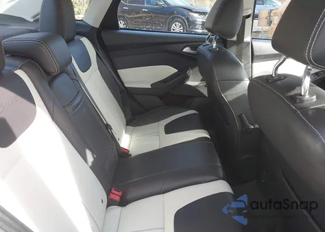 2012 Ford Focus Titanium z USA, uszkodzony, nr VIN 1FAHP3J24CL210299